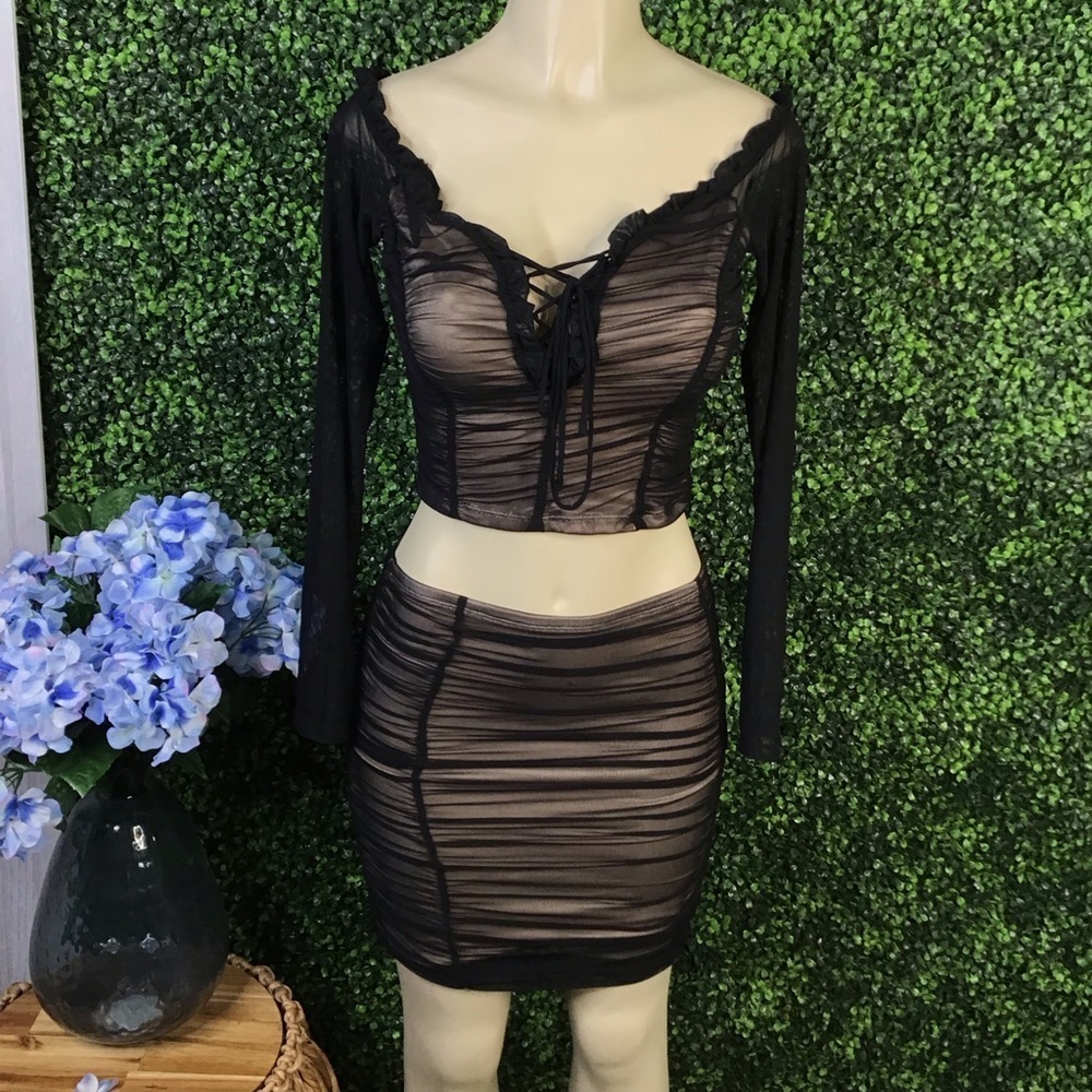 Off shoulder two piece skirt set nwt